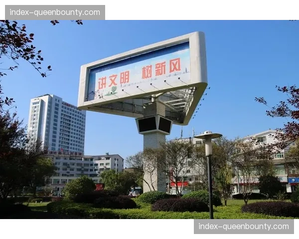 瞬间聚焦：场边广告牌实现数字化与区域化推送，不同国家转播画面呈现不同广告内容